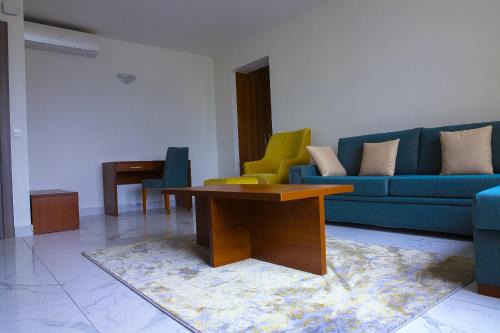 Le Plateau Apartment | Elegant Résidence ATTA: Family-Friendly with Pool Access
