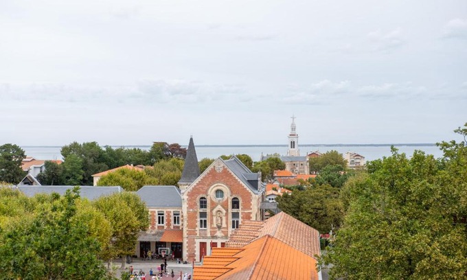 Arcachon Apartment | Discover Résidence Belle Vue: Oceanfront Getaway Awaits
