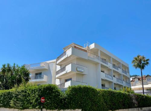 Beaulieu-sur-Mer Apartment | Renovated Résidence Carlton with Pool and Oceanfront Views