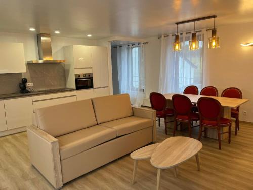 Florenville Apartment | Elegant Résidence de la Roseraie: Pet & Child Friendly Stay