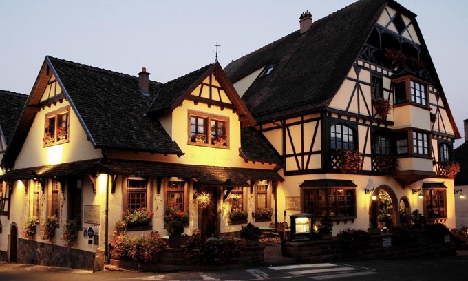 Ottrott Hotel | Resort-Style Stay at Résidence des Châteaux with Ocean Views