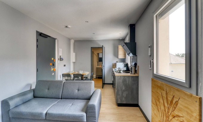 Dompierre-sur-Besbre Apartment | Inviting Résidence des Postes: Family-Friendly with Spa