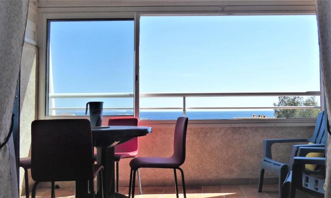 Sausset-les-Pins Apartment | Oceanfront Résidence Futuna with Pool & Child-Friendly Amenities