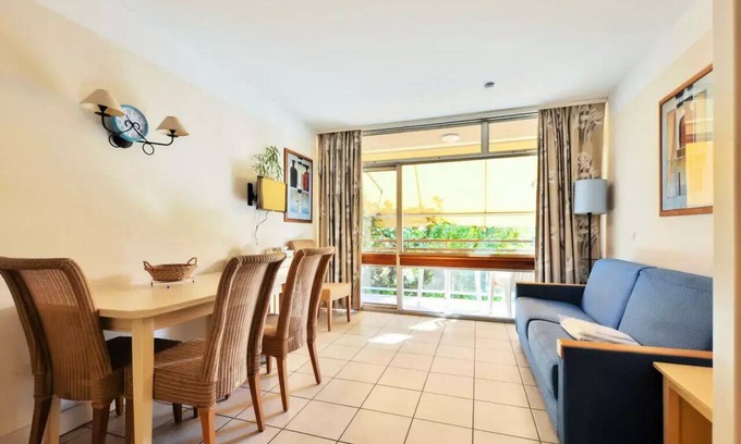 Saint-Laurent-du-Var Apartment | Comfortable Studio at Résidence Héliotel Marine - Oceanfront Stay