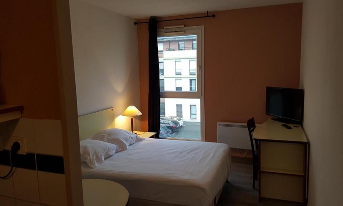 Margny-les-Compiegne Apartment | Discover Family-Friendly Stay at Résidence Hôtelière Poincaré
