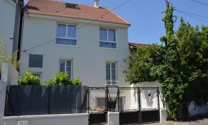 Villeneuve-le-Roi House | Discover Family-Friendly Comfort at Résidence Hera