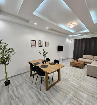 Ngor Apartment | Trendy Jordan Penthouse Duplex - Family Friendly Retreat