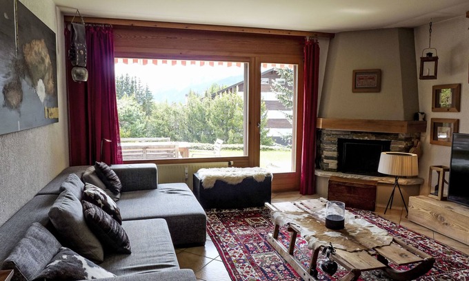 Lens Apartment | Discover La Joie: Guest Rated 9.4 with Lake Views & Spa