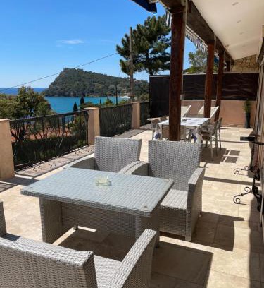 Rayol-Canadel-sur-Mer Apartment | Charming Résidence Le Golfe Bleu: 4-Star Beachfront Escape