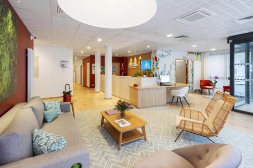 Flore Apartment | Guest Rated Résidence Le Mans: Pet-Friendly Getaway