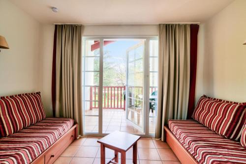 Uhart-Cize Apartment | Family-Friendly Résidence Le Parc d'Arradoy with Pool