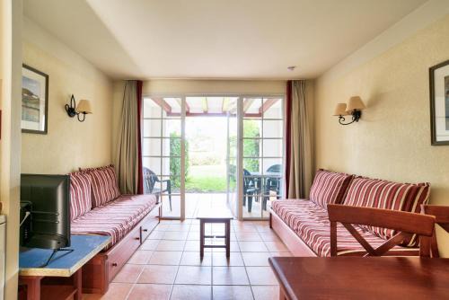 Uhart-Cize Apartment | Discover Résidence Le Parc d'Arradoy - Family-Friendly Retreat