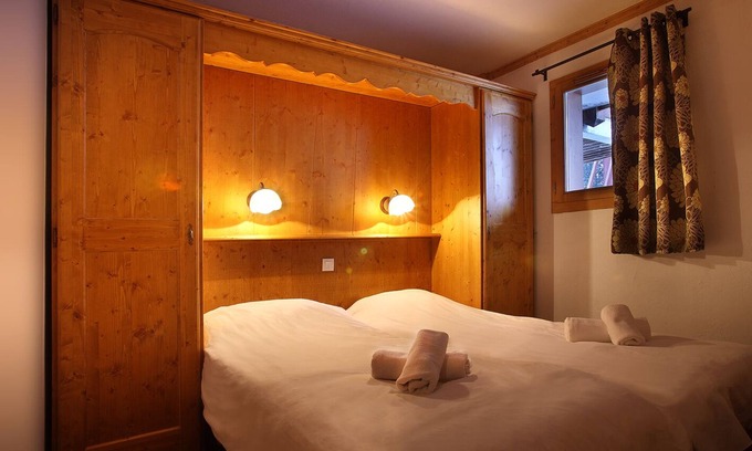 Arc-2000 House | Relax at Résidence Les Arolles with Spa & Pet-Friendly Options