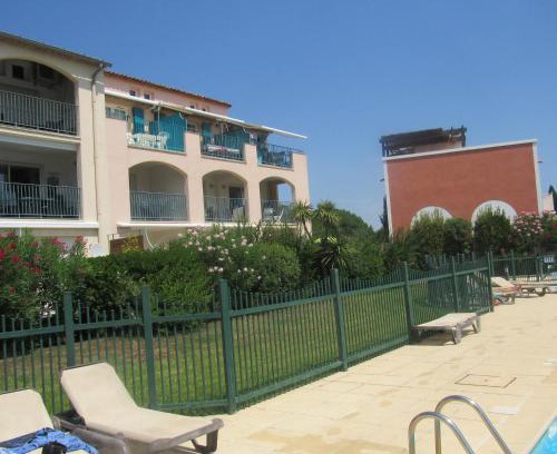 Port Grimaud Apartment | Relax at Résidence les Grimaudières with Oceanfront Views