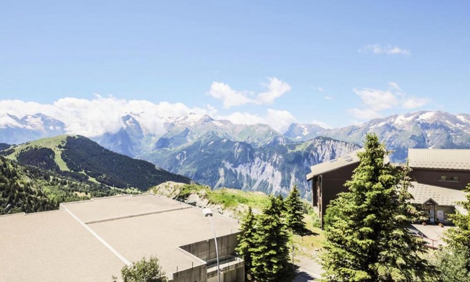 Eclose-Ouest Apartment | Discover Résidence Les Horizons d'Huez - Family-Friendly Retreat