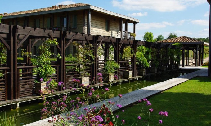 Jonzac Apartment | Discover Résidence Les Vignes: Pet-Friendly & Spa Amenities