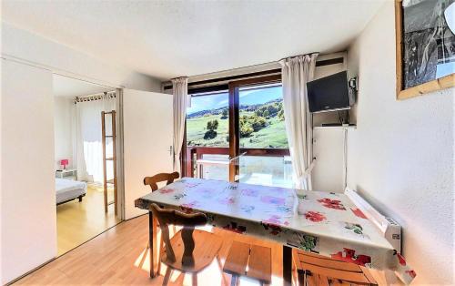 Le Corbier Apartment | Family-Friendly Résidence Lunik with Pool Access for 6