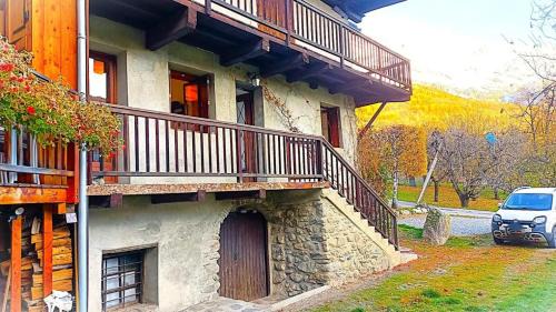 Vallouise-Pelvoux Apartment | Résidence Maison Pelmou-pelvoux - Jolie appartement T3 dans maison de pays pour 6 personnes avec balcon. MAE-6881
