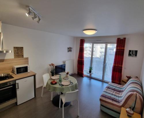 Saint-Honore - Jeanne d'Arc Apartment | Family-Friendly Stay at Novage Services Amiens - Rated 9/10
