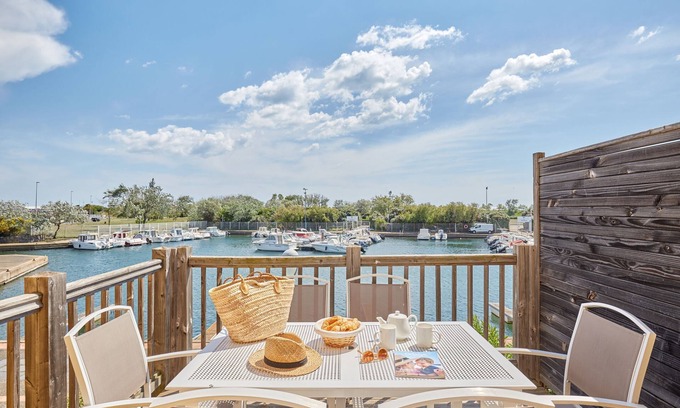 Cap d'Agde House | Relax at Résidence Odalys Du Golfe with Oceanfront Views