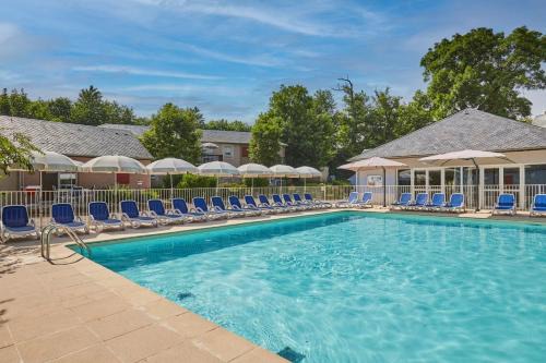 Rignac Resort | Explore Résidence Odalys Le Hameau du Lac with Pool & Pets