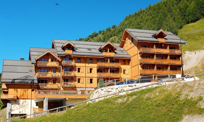 Valloire House | Cozy Résidence Odalys Le Hameau with Spa & Pool Access
