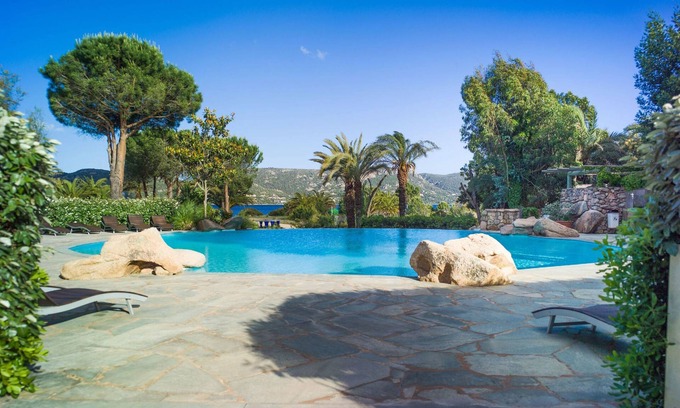 Porto-Vecchio House | Oceanfront Residence Paese Serenu with Pool & Breakfast
