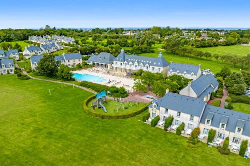Port-en-Bessin-Huppain Apartment | Relaxing Stay at Résidence Pierre & Vacances Green Beach