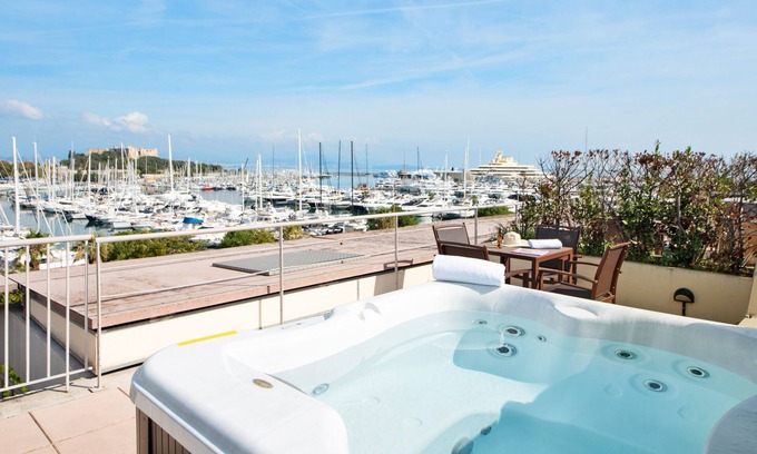 Antibes City Centre House | Elegant Résidence Pierre & Vacances Premium Port-Prestige