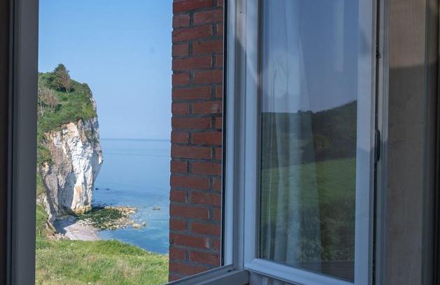 Saint-Pierre-en-Port Apartment | Oceanfront Family Getaway at Résidence Pleine Mer