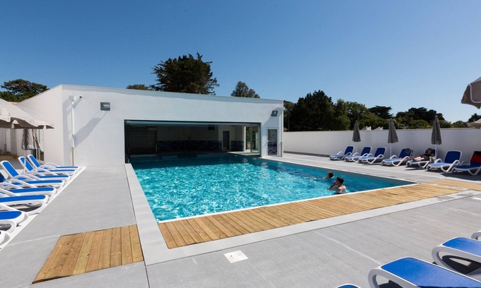 Noirmoutier-en-l'Ile House | Oceanfront Retreat at Résidence Prestige Odalys Le Domaine des Pins