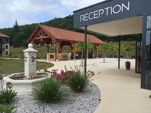 Montignac Apartment | Discover Résidence Services Séniors: Rated 9/10 with Dining