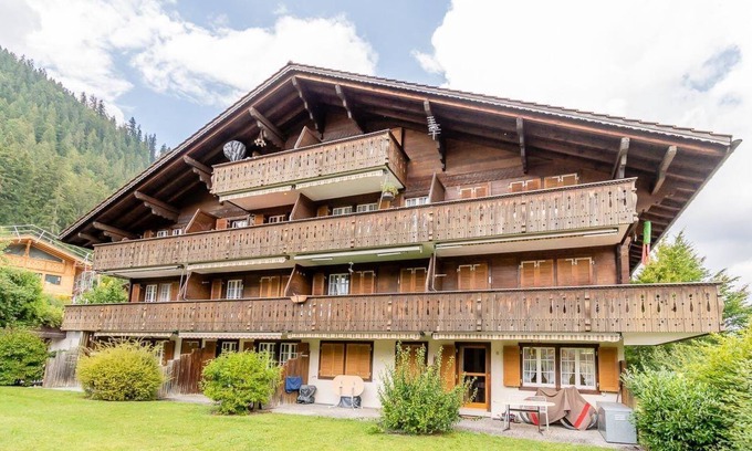 Zweisimmen Apartment | Comfortable Résidence Sonnegg: Spa & Family-Friendly Stay