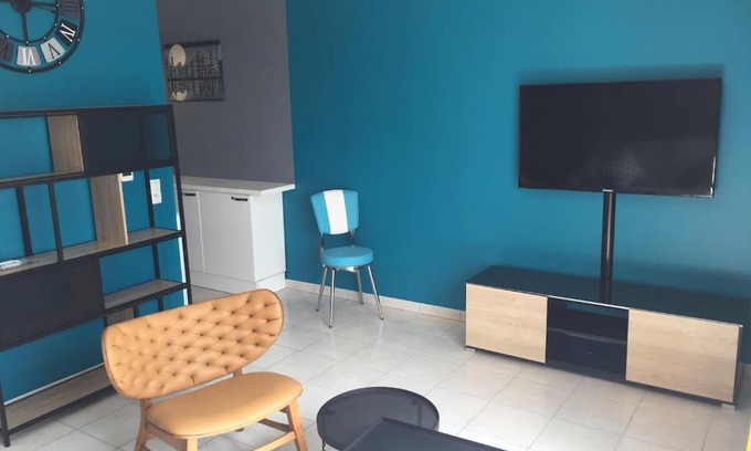 Vaulx En Velin Village Apartment | Discover Résidence Studio Grand Luxe with Free Wifi & Parking