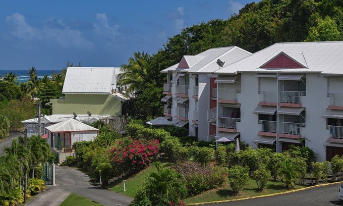 Morel Apartment | Family-Friendly Résidence Tropicale with Kitchen Amenities