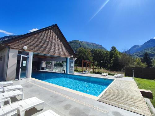 Luz-Saint-Sauveur Apartment | Discover Résidence Val de Roland: Oceanfront Retreat with Spa