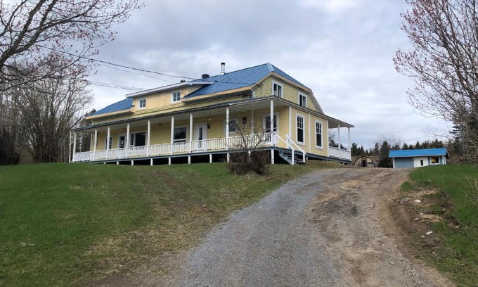 L'Anse-Saint-Jean House | Pet-Friendly Résidences touristiques l’Abris: 8/10 Rated Stay