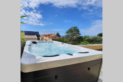 Cassis Apartment | Exclusive Oceanfront Studio Rêves de Vie in Cassis