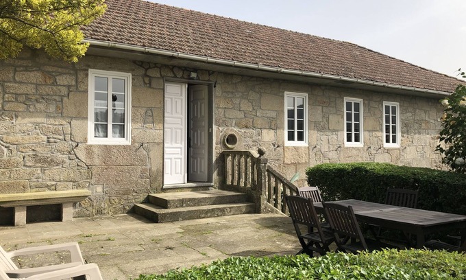 Morana Cottage | Pet-Friendly Retreat in Rías Baixas with Oceanfront Views