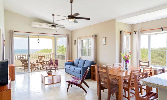 Playa Colorado Condo | Oceanview Penthouse at Río Dulce V-16 with Spa & Breakfast