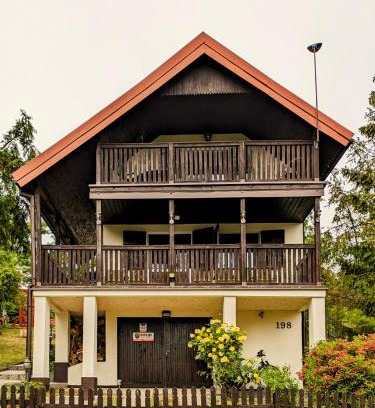 gmina Stary Dzierzgon House | Różany Ogród: Cozy Retreat by the Lake with Scenic Views