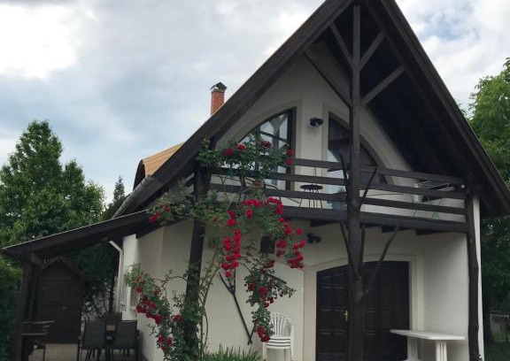 Vonyarcvashegy House | Family-Friendly Retreat at Rózsa Porta - Guest Rated 9.5