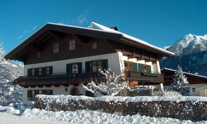 Schonbach Apartment | Röck XL: Family-Friendly 4-Star Retreat for Memorable Stays