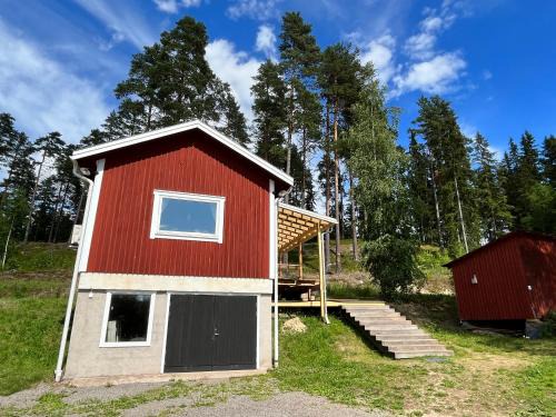 Ambjorby Villa | Discover Röda Stugan: Family-Friendly Getaway Rated 9.4