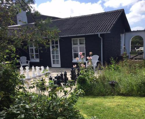 Rødhus Bed & Breakfast | Rødhus Gl. Skole B&B: Ocean View with Hot Tub & Breakfast