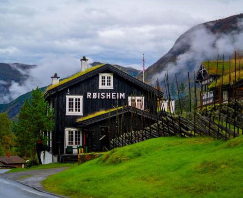 Lom Hotel | Experience Røisheim Hotel & Skysstasjon: Rated 9/10 Stays