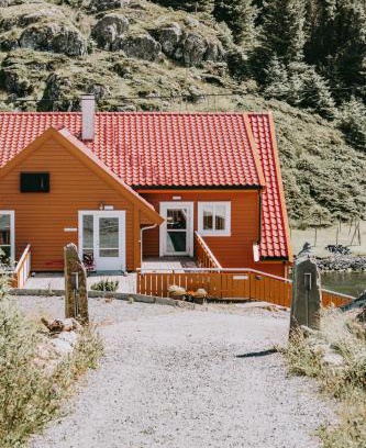 Rovaer Hotel | Explore Røvær KulturHotell: Pet-Friendly Oceanfront Retreat