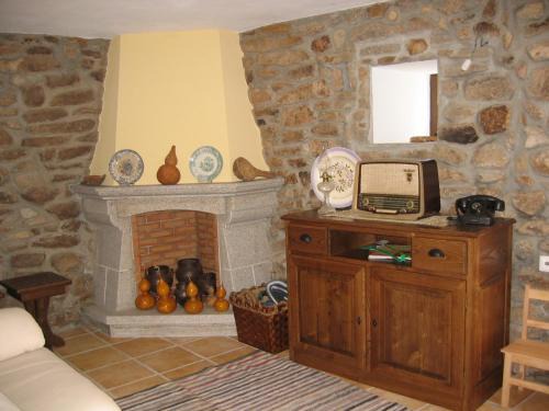 Cedaes House | Rustic Retreat for Families with Top Guest Ratings