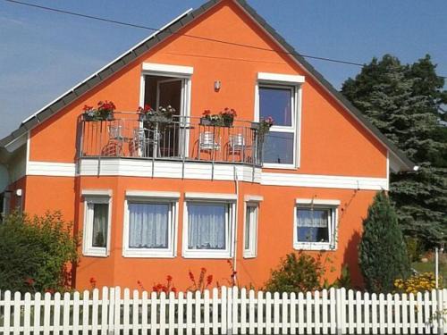Neu Mukran Apartment | Rügen Fewo 284: Guest Rated 9/10 with Family-Friendly Amenities