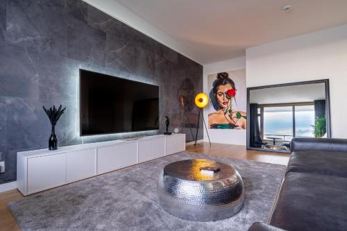 Ruettenscheid Apartment | Comfortable RüSuite XL: 2-Bed Apartment with Balcony & Netflix